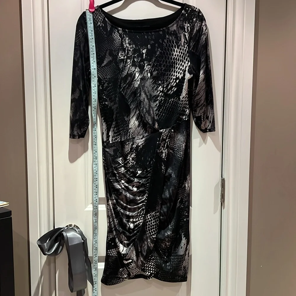 Le chateau form fitting dress - Picture 9 of 13